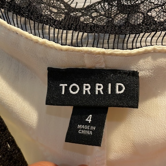 Torrid Cream Chiffon and Lace Pleated Cami Tank Top 4 - Picture 4 of 9
